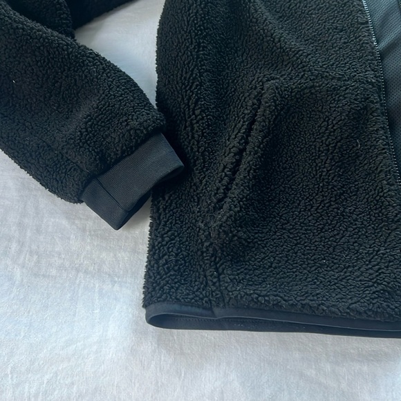 Men’s Nike Sherpa jacket. Perfect condition!  Small. Pockets. Zipper. Hoodie. - Picture 3 of 6